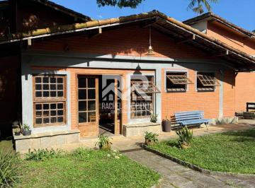 Casa · 214m² · 5 Quartos · 2 Vagas · Propriedade à Venda nas Iucas