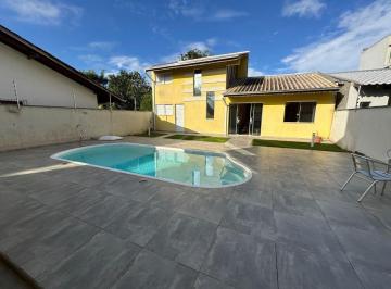 Casa · 3 Quartos · SOBRADO COM PISCINA, 3 SUÍTES, BAL CAMBIJU