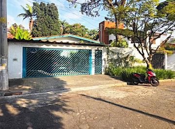 Casa · 390m² · 3 Quartos · Rara casa térrea isolada em rua fechada com segurança e privacidade