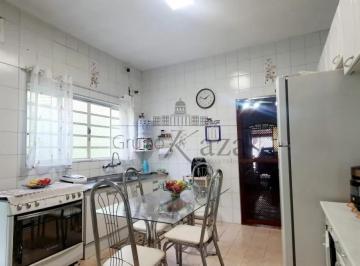 Casa de 2 quartos, Jacareí · Oportunidade - Casa Térrea com Edícula Jardim Bela Vista Jacareí 2 Dormitórios 150m².