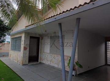 Casa · 300m² · 2 Quartos · 4 Vagas · Excelente Imóvel de Esquina em área comercial na Vila Adyana com 300m² de terreno