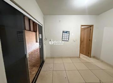 Casa · 250m² · 3 Quartos · 2 Vagas · Casa residencial com 3 quartos sendo 1 suíte disponível para venda no bairro Taiaman em Uberlândia-M