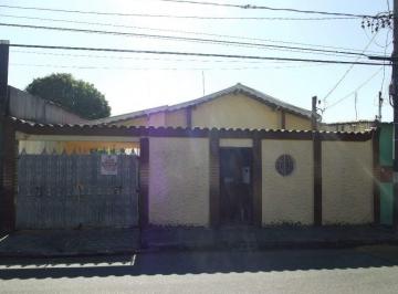 Casa · 246m² · 3 Quartos · 3 Vagas · Casa à venda com 3 dormitórios sendo 1 suíte - Centro