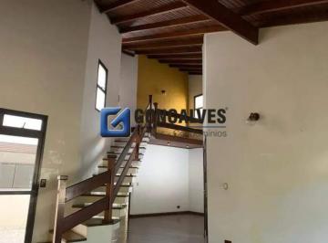 Casa · 260m² · 4 Quartos · 4 Vagas · Sobrado para Locação em São Bernardo do Campo — 4 Quartos (2 Suítes), Quintal com Churrasqueira