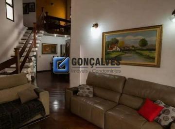 Casa · 260m² · 4 Quartos · 4 Vagas · Sobrado para Locação em São Bernardo do Campo — 4 Quartos (2 Suítes), Quintal com Churrasqueira