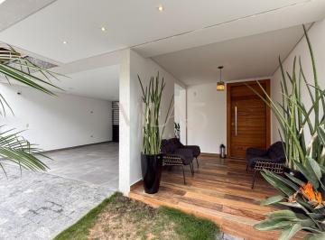 Casa · 181m² · 3 Quartos · 3 Vagas · Casa com 3 Suítes e Quintal a 3 minutos do Shopping Barigui