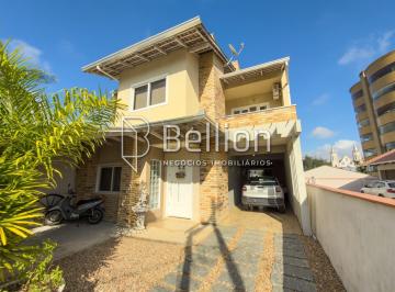 Casa · 177m² · 4 Quartos · 2 Vagas · Duas Casas no Mesmo Terreno na Av. Pioneiros – Bairro dos Estados, Indaial