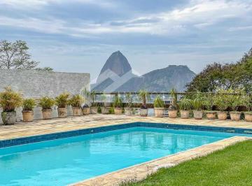 Casa · 486m² · 3 Quartos · 3 Vagas · Vista icônica, espaço de sobra e um estilo de vida que poucos podem ter.