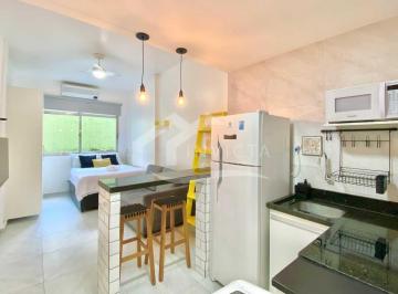 Apartamento · 24m² · 1 Quarto · Absolutamente encantador, este conjugado reformado em Copanema é uma joia arquit