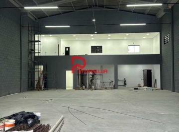Comercial · 505m² · 4 Vagas · Galpão / Depósito / Armazém para alugar em Samambaia de 505.00m² com 4 Garagens
