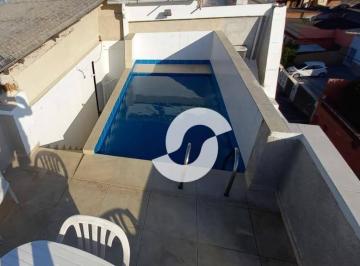 Casa · 245m² · 5 Quartos · 2 Vagas · Sobrado em Camarão, São Gonçalo/RJ de 245m² 5 quartos à venda por R$ 760.000,00