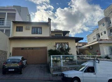 Casa · 236m² · 4 Quartos · 2 Vagas · Casa em Barreiros, São José/SC de 236m² 4 quartos para locação R$ 8.500,00/mes