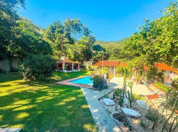 Casa · 900m² · 5 Quartos · 4 Vagas · Casa em Itaipu, Niterói/RJ de 900m² 5 quartos à venda por R$ 2.150.000,00
