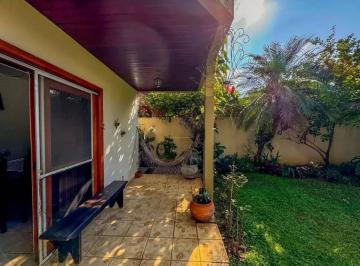 Casa de 4 quartos, São José dos Campos · Casa em Jardim das Colinas, São José dos Campos/SP de 228m² 4 quartos à venda por R$ 2.300.000,00