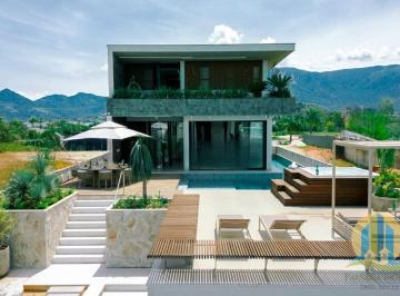 Casa · 883m² · 5 Quartos · 1 Vaga · Casa Alto Padrão á Venda !!