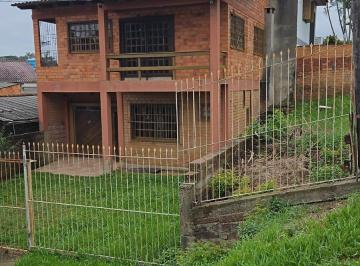 Casa · 180m² · 2 Quartos · 2 Vagas ·
Sobrado com Churrasqueira e Quintal à Venda na Lomba do Pinheiro op