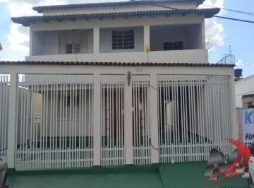 Casa · 8 Quartos · 3 Vagas · Locação - Centro