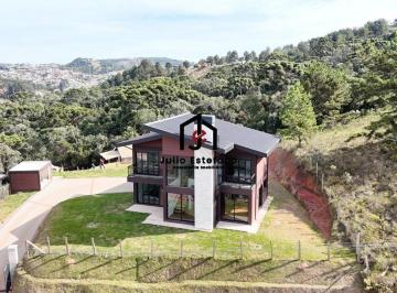 Casa · 1160m² · 3 Quartos · Casa à venda - em Campos do Jordão