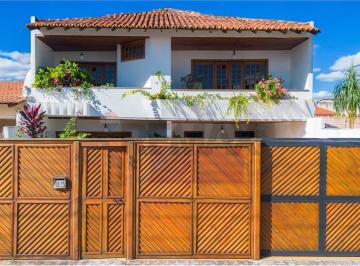 Casa · 390m² · 4 Quartos · 5 Vagas · QNA 34, casa Sobrado, 4 quartos com duas Suites, armários planejados, taguatinga-norte.