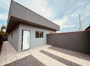 Casa de 2 quartos, Itanhaém · Casa na Nova Itanhaém – Suíte, Churrasqueira e Lavanderia Coberta em Rua Calçada