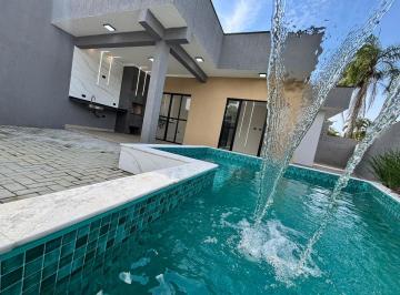 Casa de 2 quartos, Itanhaém · Casa com Piscina, Hidromassagem e Suíte a Apenas 300 Metros da Praia – Itanhaém
