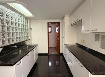 Casa de 4 quartos, Brasília · Excelente oportunidade de locação no Lago SUL em localização estratégica!