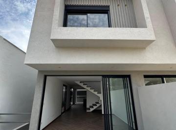 Casa · 166m² · 3 Quartos · 2 Vagas · CASA DE ALTO PADRÃO À VENDA EM ATIBAIA – Próxima ao Parque Edmundo Zanoni