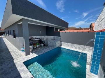 Casa de 2 quartos, Itanhaém · Casa com Piscina e Suíte a Apenas 600 Metros da Praia