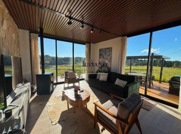 Foto 01 · CASA MODERNA e ACONCHEGANTE á venda em condomínio fechado, Rancho Quemado - SC