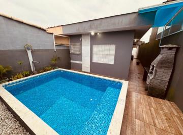 Casa de 2 quartos, Itanhaém · Casa com Piscina e Suíte no Tupy. O Equilíbrio Perfeito entre Conforto, Lazer e Proximidade da Praia