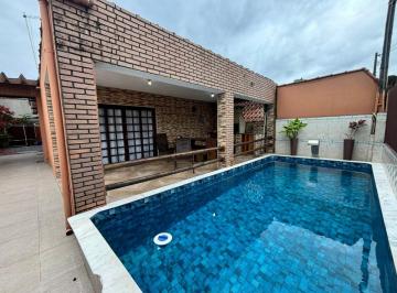 Casa de 2 quartos, Itanhaém · Casa com Piscina e Amplo Terreno a 800 Metros da Praia no Gaivota