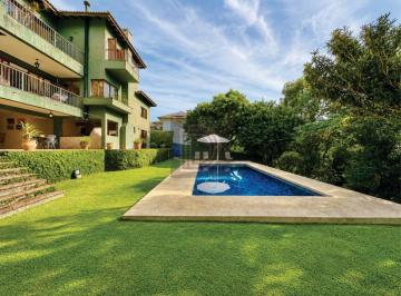 Casa de 4 quartos, Carapicuíba · COND. EUROVILLE - CASA ESTILO CAMPO COM 4 SUÍTES, PISCINA, SAUNA E MUITA NATUREZA!
