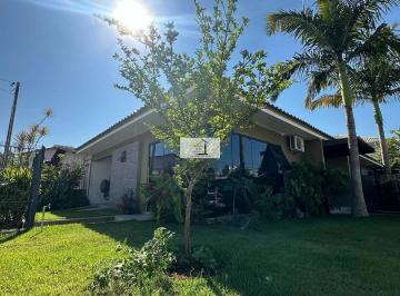 Casa · 204m² · 3 Quartos · 2 Vagas · CASA COM PISCINA E ÁREA GOURMET NO BAIRRO CANTO