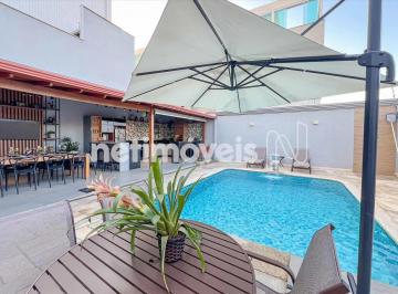 Casa · 280m² · 4 Quartos · 2 Vagas · Casa de 04 quartos à venda no Planalto!