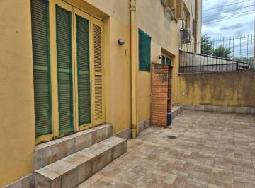 Apartamento de 2 quartos, Porto Alegre · Térreo com pátio