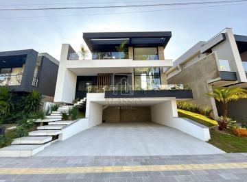 Casa · 319m² · 3 Quartos · 6 Vagas · Casa em Condomínio em Centro