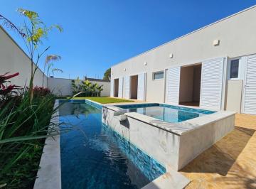 Casa · 240m² · 3 Quartos · 6 Vagas · Casa de Condomínio para venda em Parque Fortaleza de 240.00m² com 3 Quartos, 3 Suites e 6 Garagens