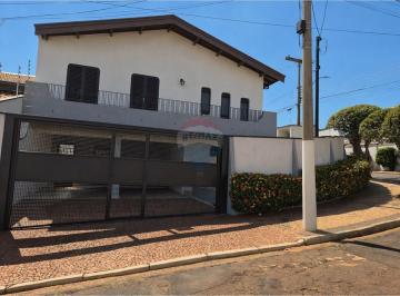 Casa · 197m² · 3 Quartos · 4 Vagas · Casa para alugar em Werner Plaas de 197.18m² com 3 Quartos, 3 Suites e 4 Garagens