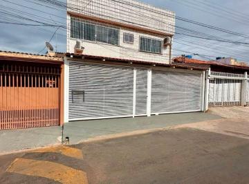 Casa de 5 quartos, Brasília · Sobrado 5 quartos (3suites), reformado, ac. financiamento, QR 01, Candangolândia.