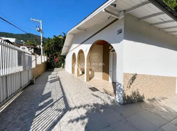 00 · Casa semi-mobiliada para locação | 3 dormitórios | Amplo terreno | Itacorubi | Florianópolis.