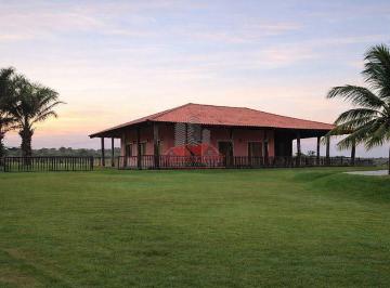 Fachada da casa sede avarandada, cercada por amplo gramado e excelente paisagismo a apenas 30 km de Rondonópolis. · Fazenda Dupla Aptidão à Venda em Rondonópolis - MT 1940 ha