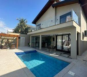 Foto 01 · Casa alto padrão para venda com 3 suítes e piscina no Residencial Real Park.