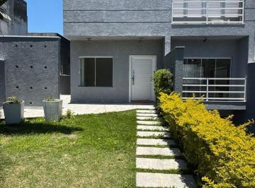 Foto 01 · Sobrado mobiliado para venda com 3 suítes e piscina na Vila Suissa em Mogi.