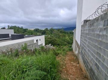 Foto 01 · Terreno declive para venda com 480 m² na Vila São Paulo em Mogi das Cruzes.