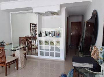Localizada em São Bernardo do Campo, esta espaçosa casa oferece conforto e prati · Casa à Venda - Jardim do Mar, 2 Quartos, 192 m2