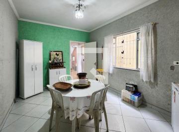 Esta casa é uma excelente oportunidade para quem busca conforto e praticidades.  · Casa à Venda - Taboão, 2 Quartos, 109 m2