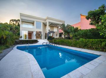 Casa · 7800m² · 4 Quartos · 4 Vagas · Linda Casa no Golf Club c/ 4 Sts, Piscina e Cozinha c/Ilha, Venha Ver!