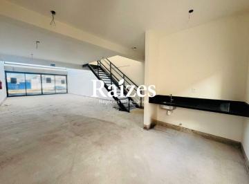 Comercial · 153m² · 2 Vagas · Loja Comercial de Esquina na Segismundo Pereira: 153m² com Estacionamento e Acessibilidade