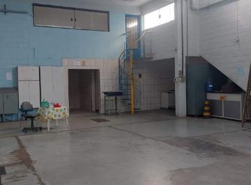 Comercial · 262m² · 2 Vagas · Galpão para aluguel bairro Vila Luzita – 262 m² com casa nos fundos 2 dormitorios