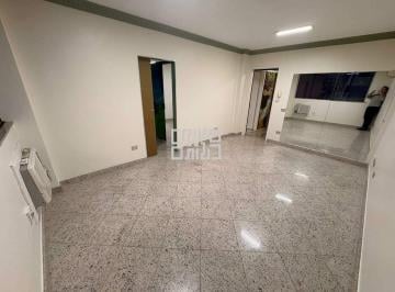 Comercial · 45m² · Sala Comercial para Aluguel em Icaraí – Niterói (45m²) | 2 Salas, 2 Banheiros e Portaria 24h